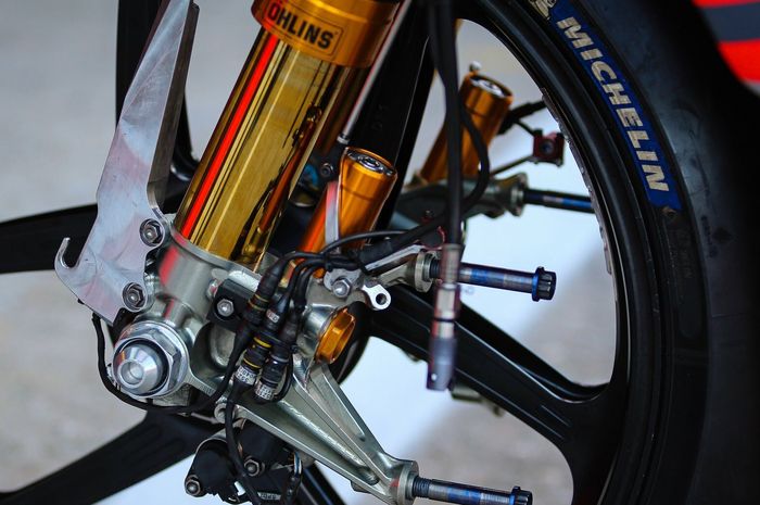 Ban Cerdas MotoGP 2025 Sensor Grip dan Strategi Balapan" Tags: Ban Cerdas MotoGP, Sensor Ban Balap, Strategi Grip MotoGP, Teknologi Ban Pintar, Data Ban Real-Time, Telemetri