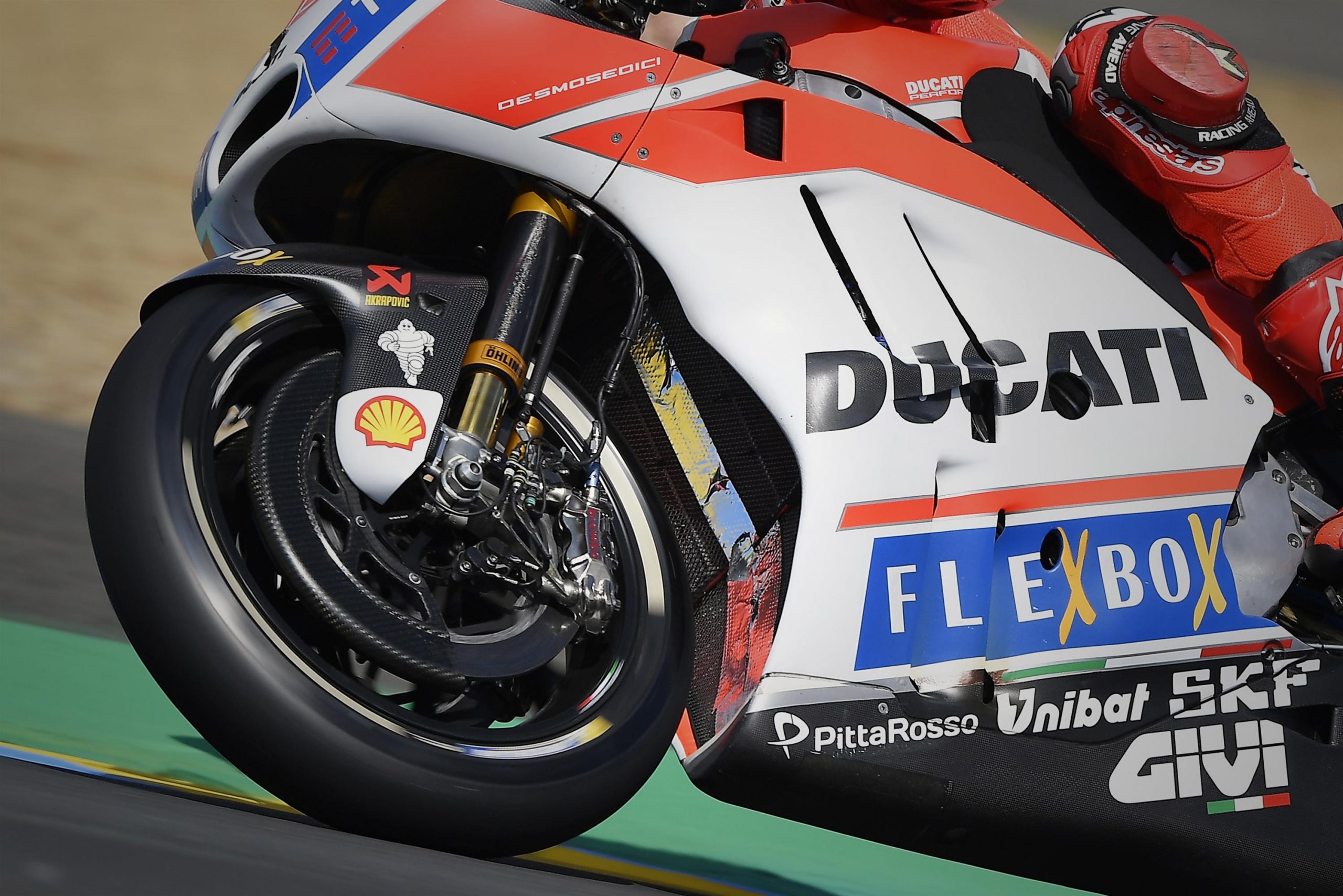 Perbandingan Suspensi Balap MotoGP vs F1 Mana Lebih Adaptif