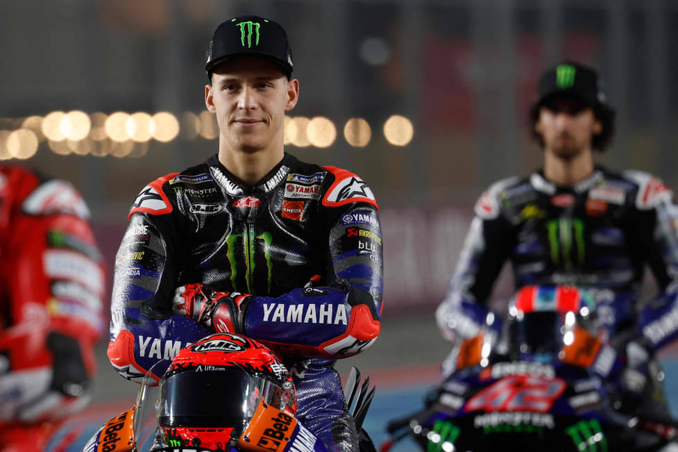 Fabio Quartararo bersama Yamaha M1 2025 di paddock