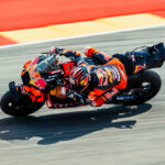 Duel Aprilia dan KTM di tikungan GP MotoGP 2025