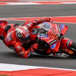 Marc Marquez melakukan aksi overtake di MotoGP 2025