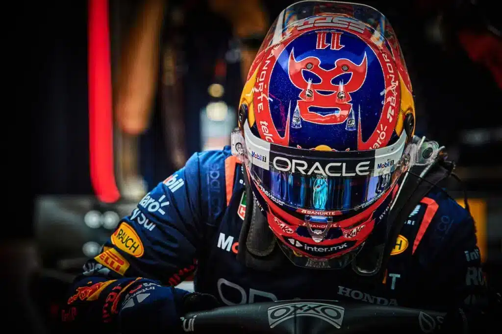 Sergio Perez bersama Red Bull F1 2025 di paddock
