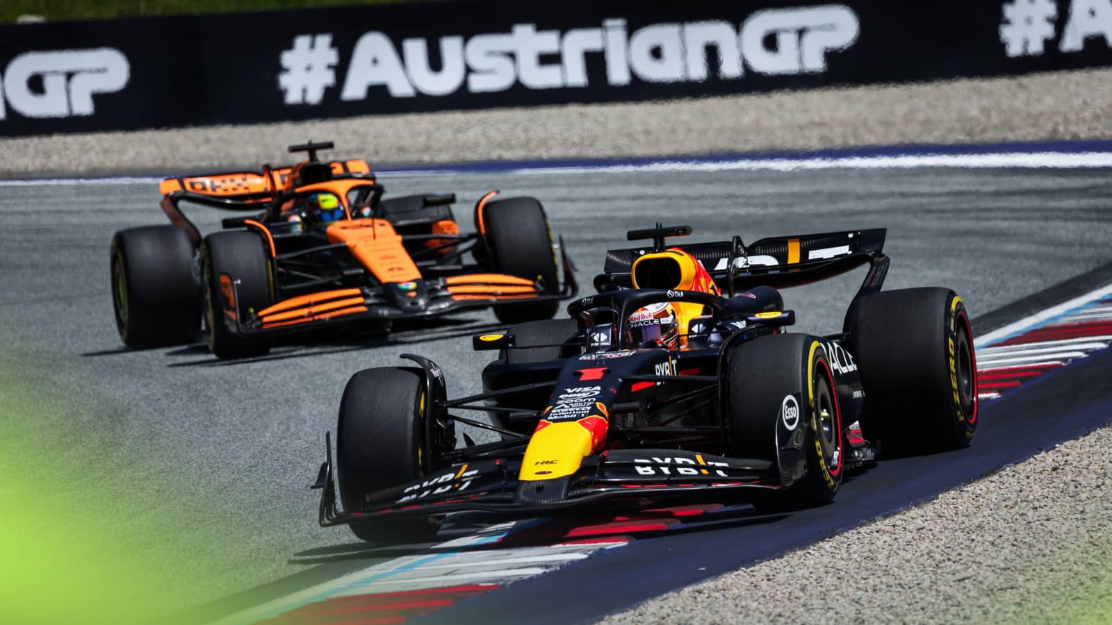 Duel tim Red Bull vs McLaren di F1 2025 di tikungan sirkuit Hungaroring