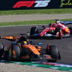 Duel mobil Ferrari dan McLaren F1 2025 di tikungan Silverstone