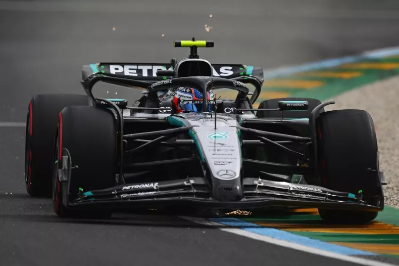 Kimi Antonelli, Oliver Bearman, dan Theo Pourchaire dalam mobil F1 2025