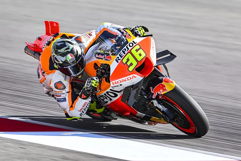 Perbandingan Yamaha M1 dan Honda RC213V MotoGP 2025 di sirkuit
