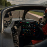 Pengaturan brake balance dan engine mode mobil F1 2025 saat race berlangsung
