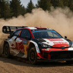 mobil WRC 2025 melaju di lintasan gravel dengan livery tim resmi