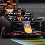 Red Bull dan McLaren F1 2025 saling beradu di tikungan cepat sirkuit