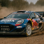 mobil WRC 2025 melaju di gravel dengan ban rally khusus