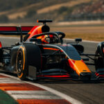 Mobil F1 2025 dengan desain aerodinamika aktif di sayap belakang dan diffuser